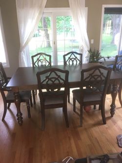 raymour and flanigan dining table