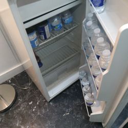 Mini Fridge In College Park Pickup Today Sunday 