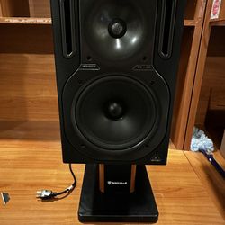 Behringer Truth B2031A 8.75 inch Powered Studio Monitor