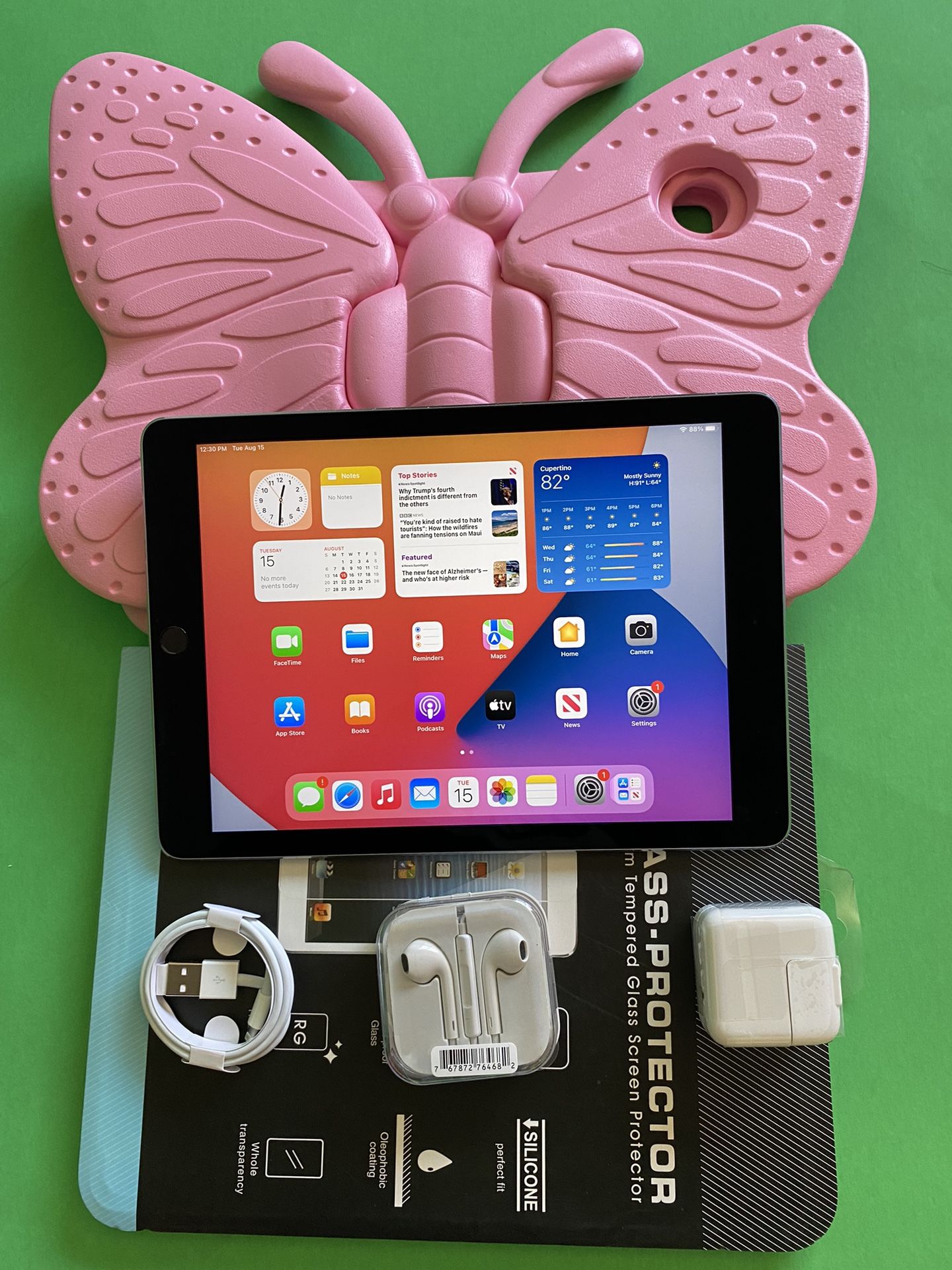 64GB / 32GB / 16GB Apple IPad Air 2 (9.7” Retina / Touch ID / iOS 15) with kids case glass & Accessories (Youtube / zoom / Roblox etc supported)