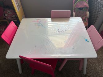 Set de mesa para niña con 4 sillas