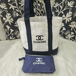 Medium White Camvas With Blue Trimmings And Pouch