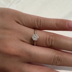 18K white gold engagement ring