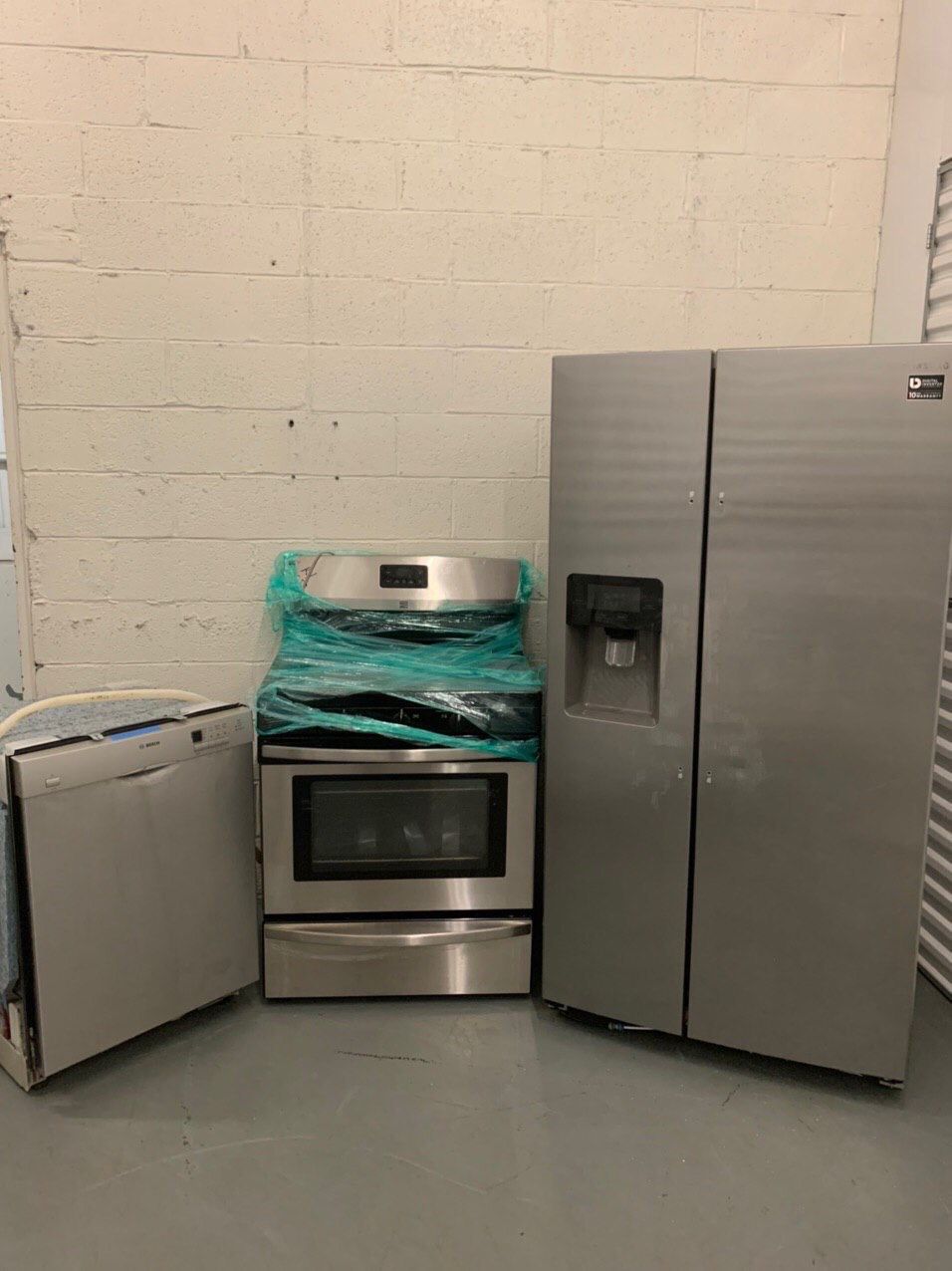 STAINLESS KITCHEN APPLIANCE SET FOR SALE NEW & USED FLOOR MODEL