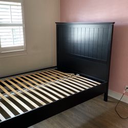 Bed  frame / Queen 