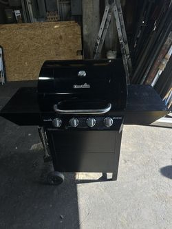 Gas Grill. Azador