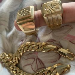 2 18k Gold Rings, 1 18k Gold Bracelet. Price All Together 