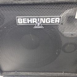 Amplifier BEHRINGER