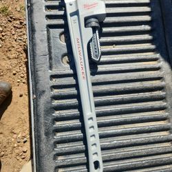 Milwaukee 24" Aluminum Wrench 