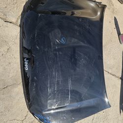 Jeep Grand Cherokee Hood Oem  23 to 26