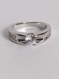 NEW WOMENS RING SIZE 8❤️💛💜