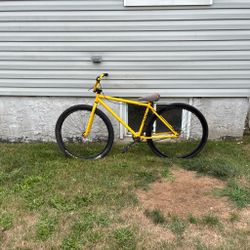 Yellow 29 inch se bike  with one maxi tire
