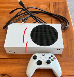 Xbox series s the case is broken but the console is good and it runs 100% everything inside is fixed but the white case does have a crack