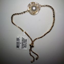 Beautiful NWT Ladies Bracelet 