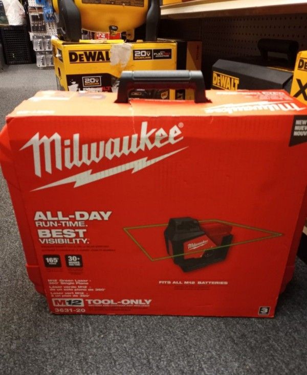 MILWAUKEE M12 Green Laser Range 165' TOOL ONLY