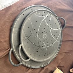 Kuhn Rikon foldable silicone splatter guards. 