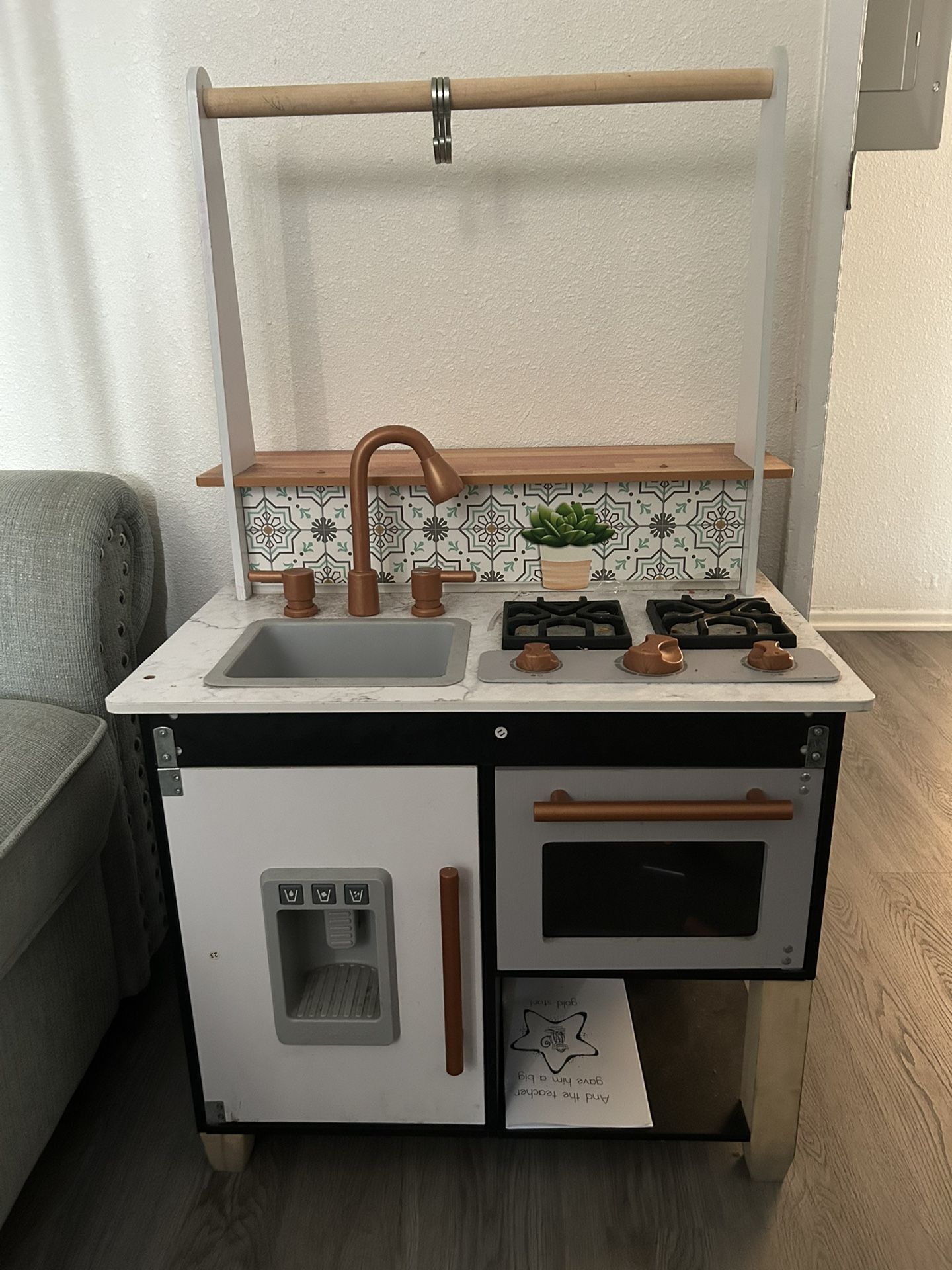 Play Kitchen 
