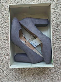 Women's dress shoes