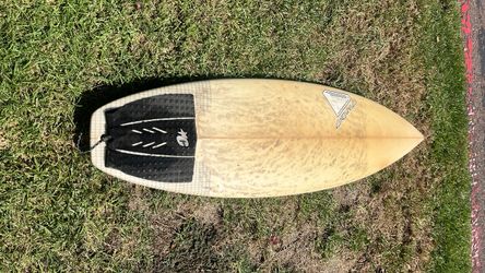 5’10” Thruster Surfboard