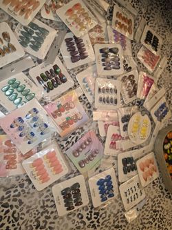 Brand New Never Opened size Large Press on nails