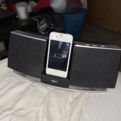 iPhone 4 & 5s With Speaker/charger