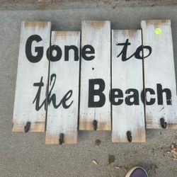 “Gone to the Beach” Wooden sign with hooks 