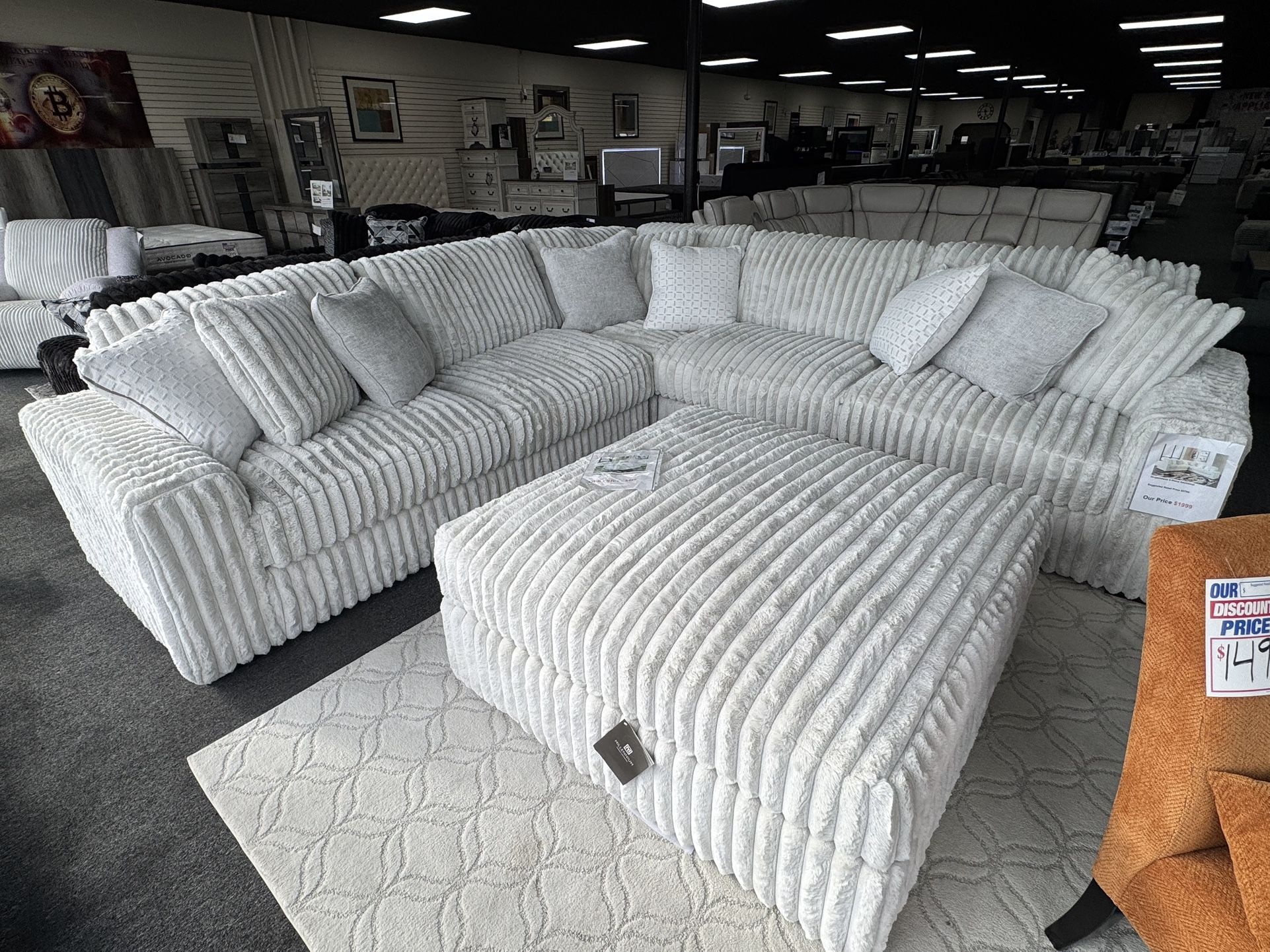 3-PC Stupendous Sectional. 🚚WE DELIVER🚚