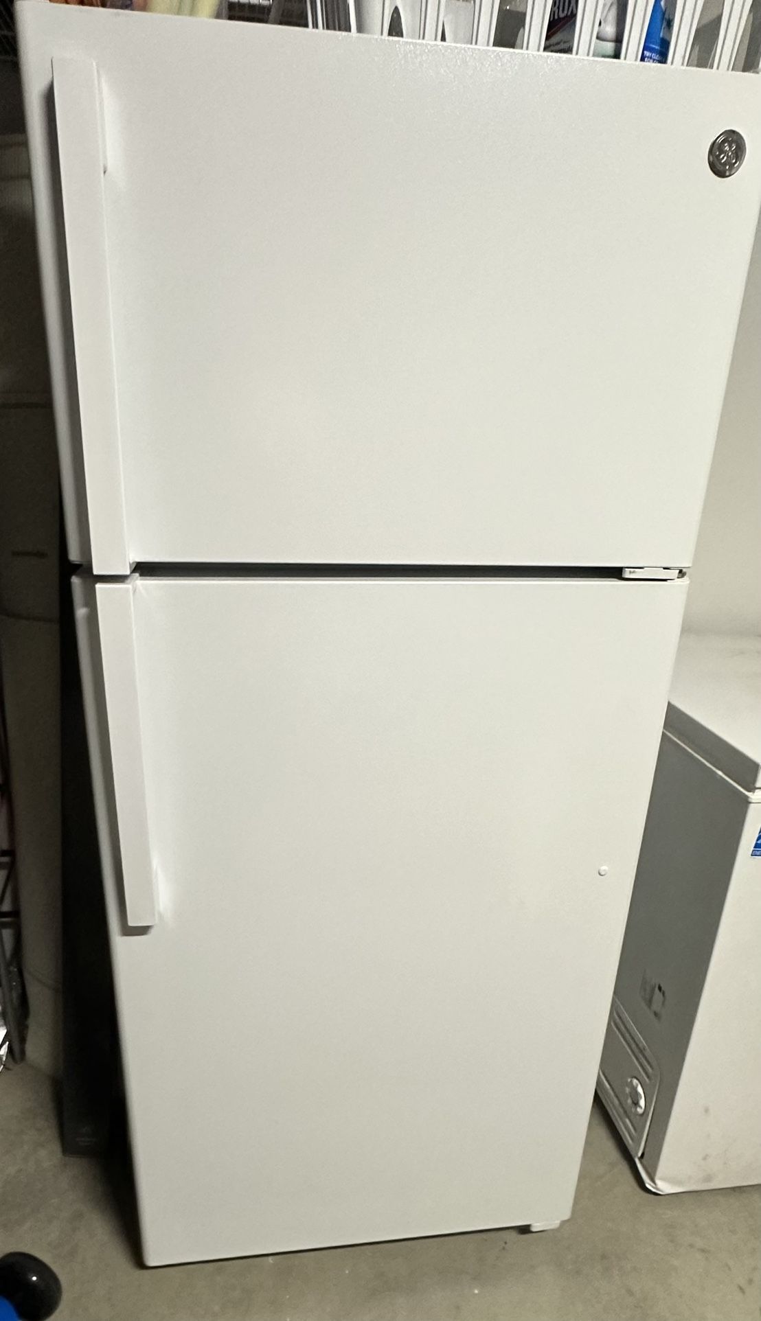 New GE Top Freezer Refrigerator 