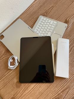 Apple iPad Air 5th Generation (M1 chip / 2022) 64GB with keyboard, pencil & Accessories