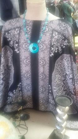 Black and white poncho (one size)