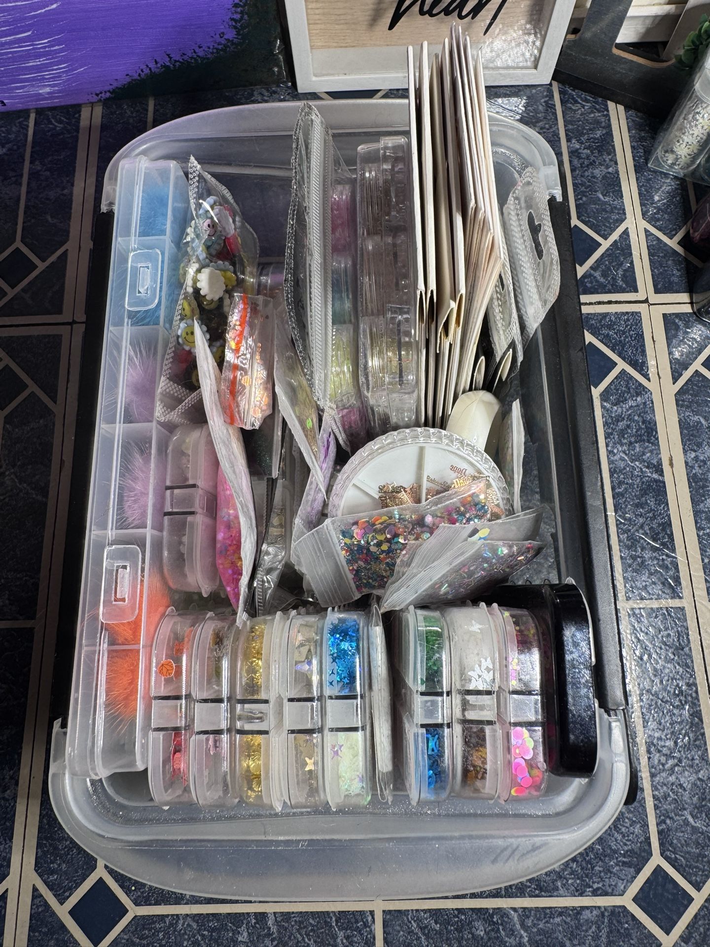 Nail Art, Gems, Glitter
