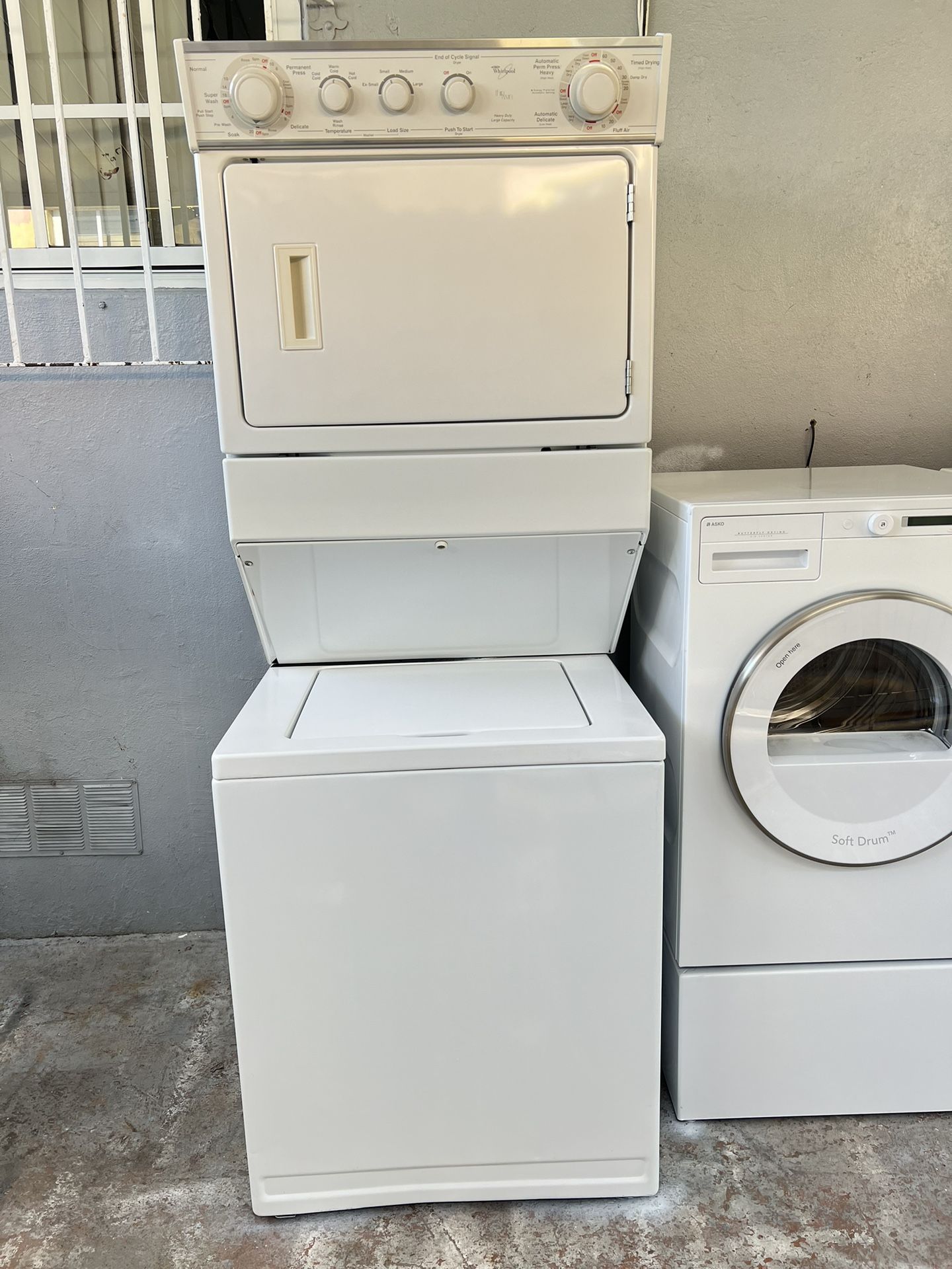 Whirlpool 27” Combination Washer/ Dryer 