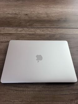 Apple MacBook Pro M1 2022