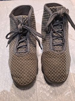 Nike  Boys Fly Knit Gray High Top Sneakers Size 4