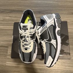 Nike Zoom Vomero 5 SE SP ‘Dark gray’