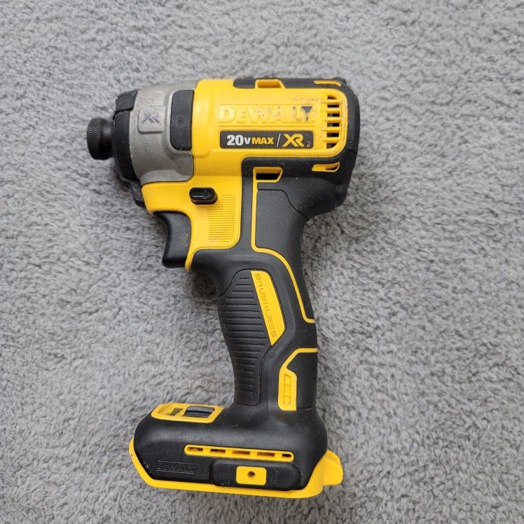 *Used* Dewalt 20V max xr Brushless 3-speed 1/4" impact dcf887 ( tool only)