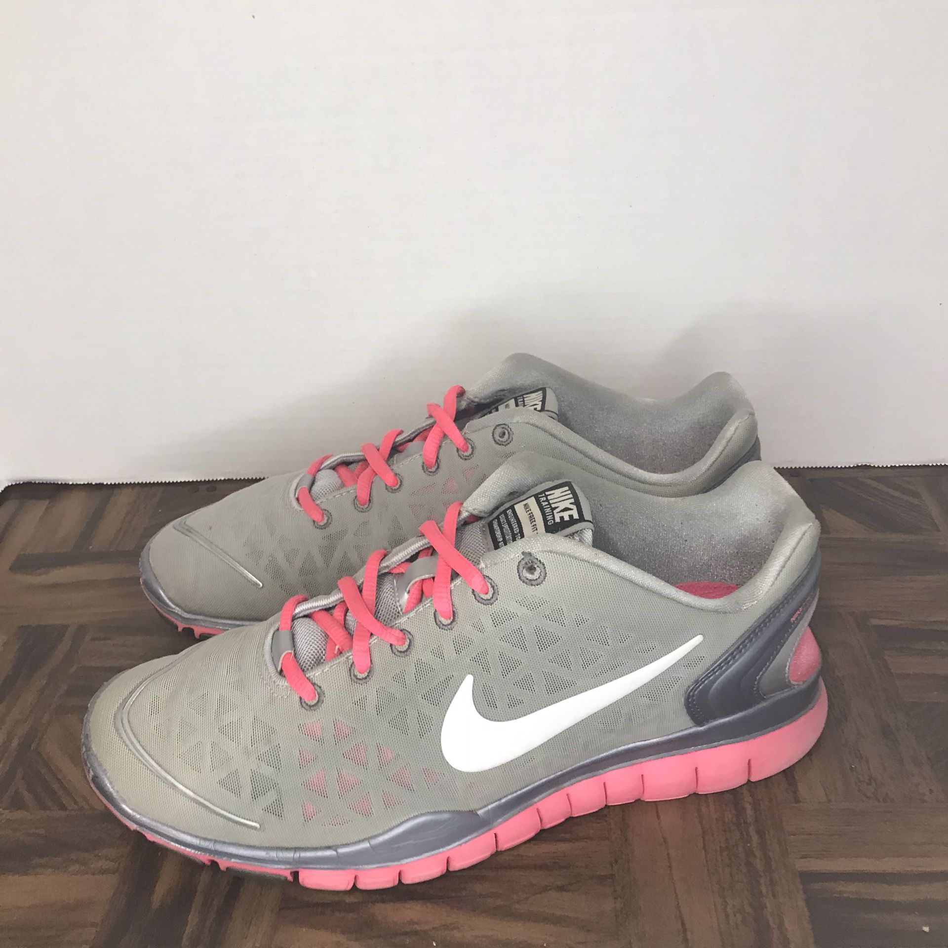Women’s NIKE Free TR FIT 2 Sneakers. Size 9.5 Pink/Grey ( 487789-003)