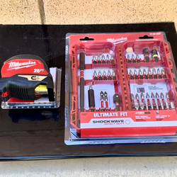 MILWAUKEE 25ft Magnetic Tape Measure AND Impact Duty Alloy Steel Screw Driver Bit Set
