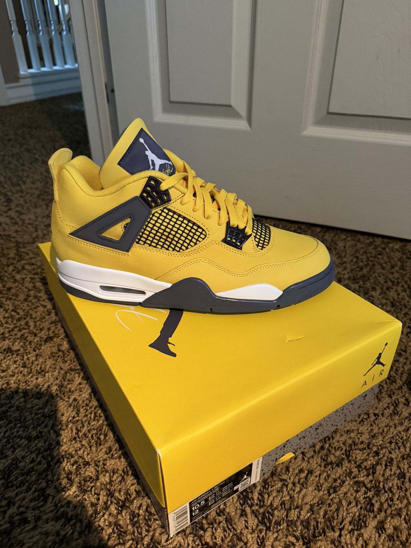 Jordan Retro 4 Lightning Size 10.5 Brand New