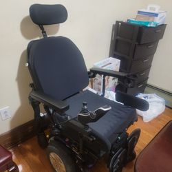 Quantum Q6 Edge Power Wheelchair