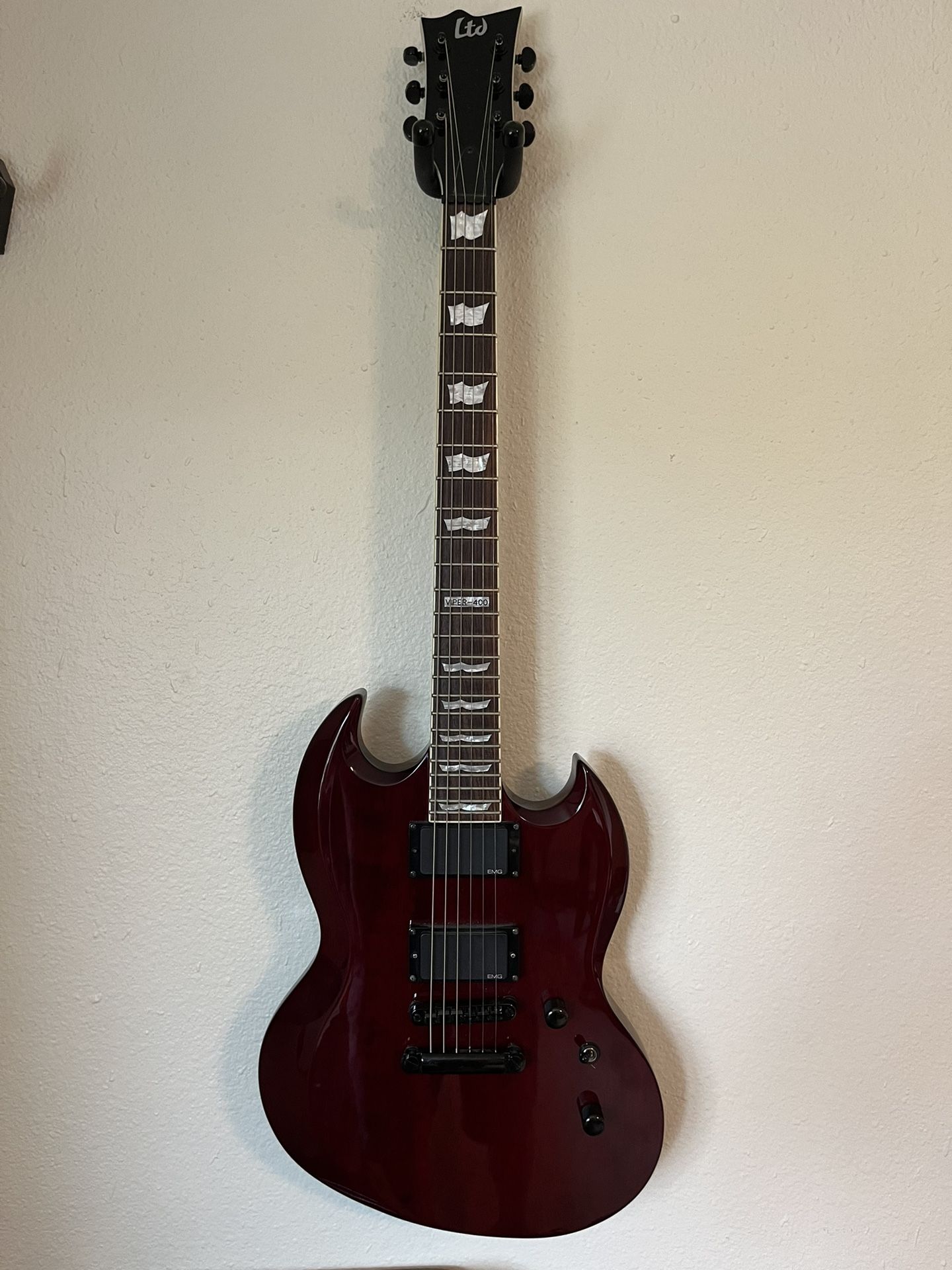 ESP LTD Viper-400 EMG Electric Guitar for Sale in Seattle, WA