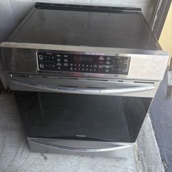 Stainless Steel Slide-In Front Control Induction Range w/Convection Oven
