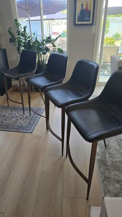 4 Bar stools for the price of 2