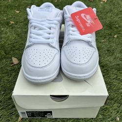 Supreme X Nike Dunk Low SB “White Metallic Silver”