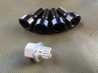 *** NEW *** BMW Wheel Lock Set w/ Key