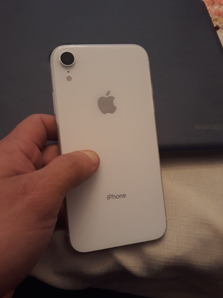 sell iphone xr 10 is new and unlocked