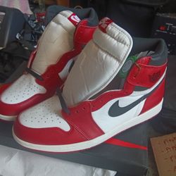 Air Jordan 1 Retro High OG Chicago