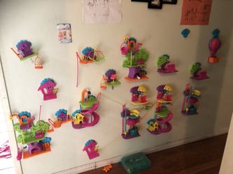 2 sets of Polly pockets wall set