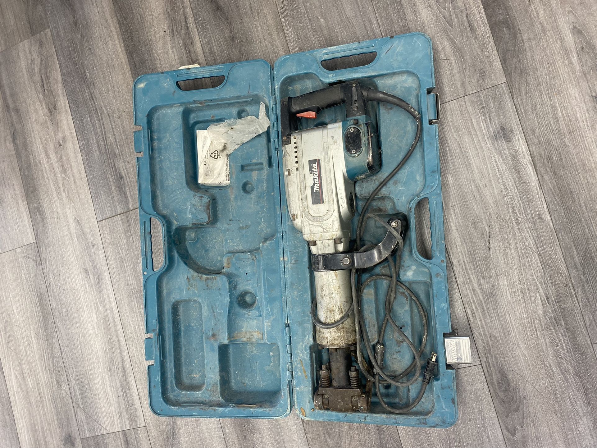Makita jackhammer hm1304b sale