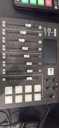 RØDE RØDECaster Pro Podcast Production Studio